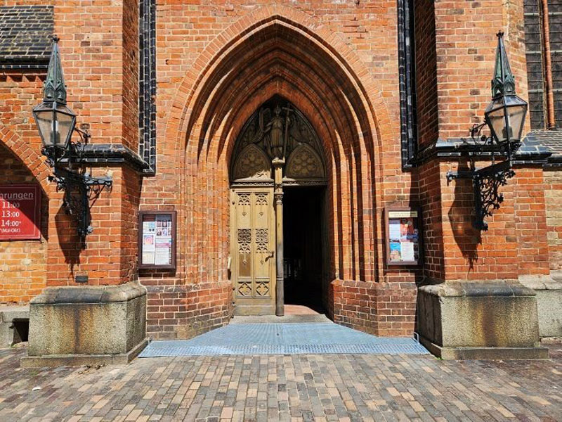 Benefizkonzert erbrachte 3.000 Euro Reinerlös für die Restaurierung des Hauptportals am Doberaner Münster